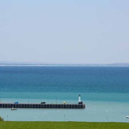 La Métairie du Vauhariot: Seaside Lodge with Heated Pool and Mont Saint-Michel View Cancale Exterior photo