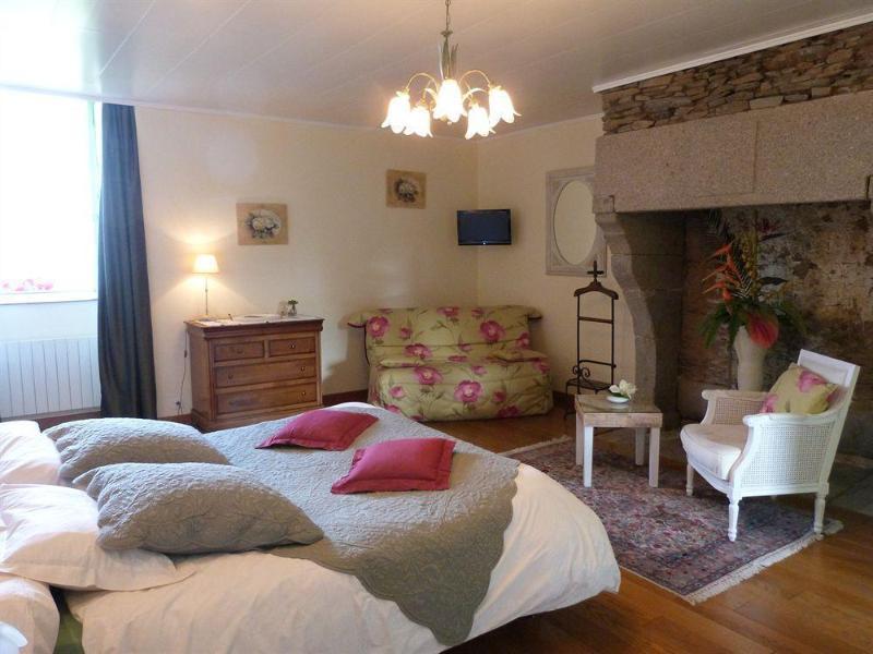 La Métairie du Vauhariot: Seaside Lodge with Heated Pool and Mont Saint-Michel View Cancale Exterior photo