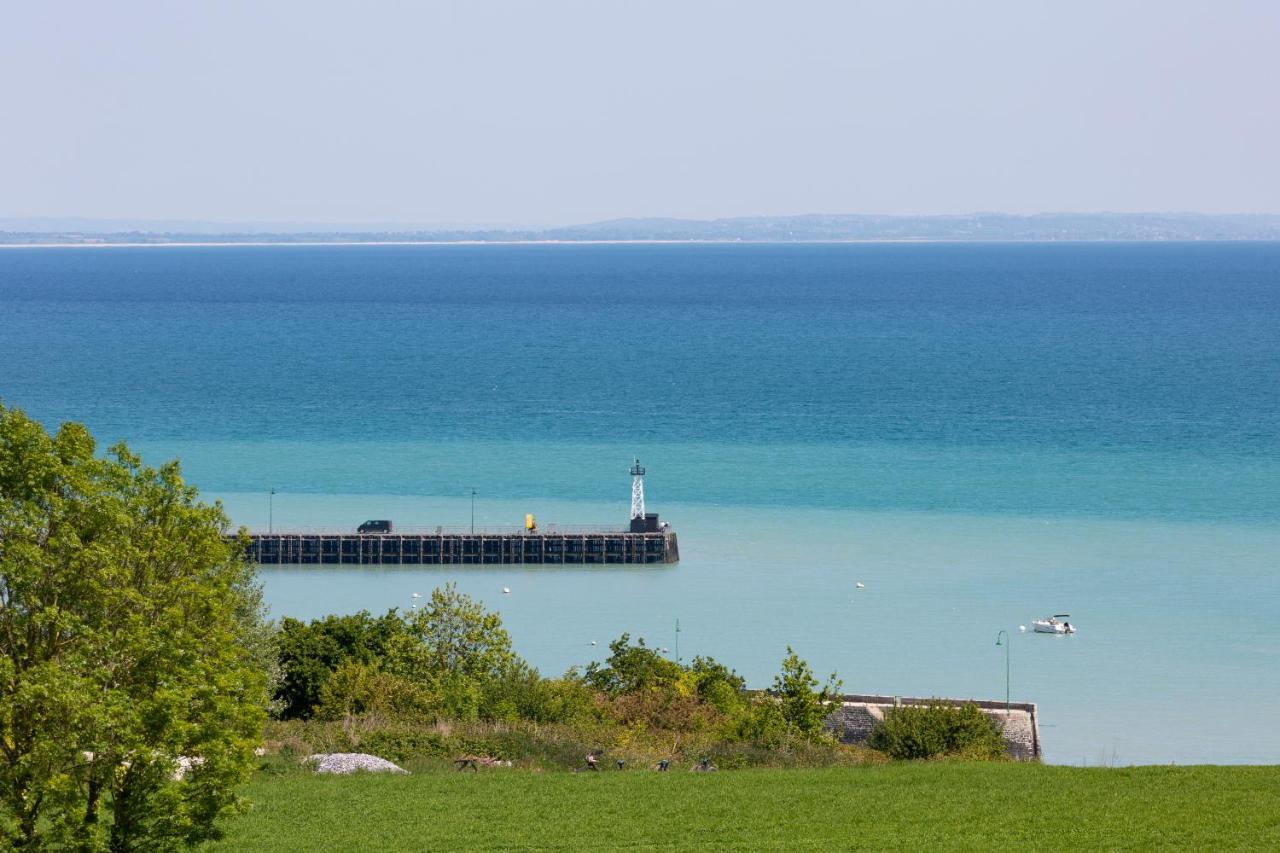 La Métairie du Vauhariot: Seaside Lodge with Heated Pool and Mont Saint-Michel View Cancale Exterior photo