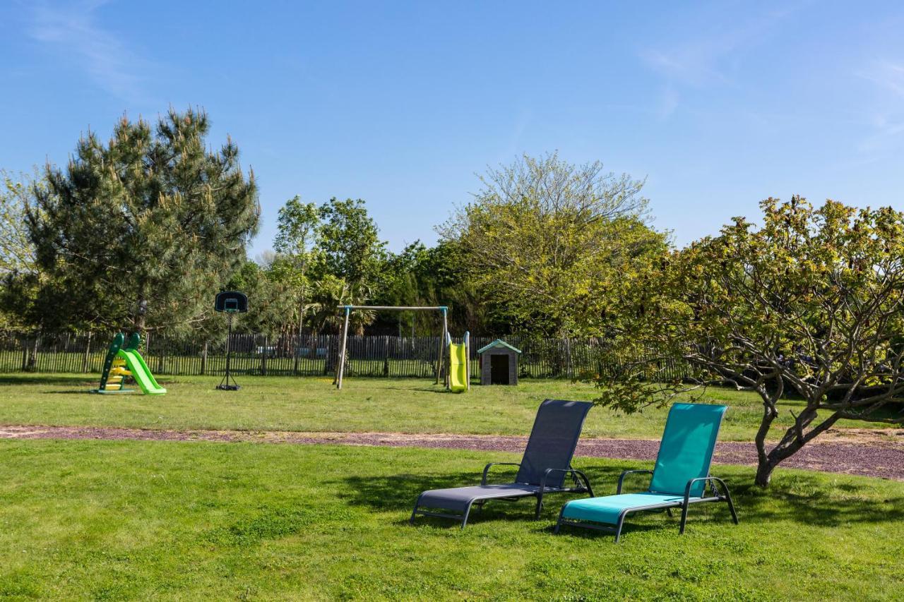 La Métairie du Vauhariot: Seaside Lodge with Heated Pool and Mont Saint-Michel View Cancale Exterior photo